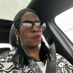 Meet your Posher, Latonya